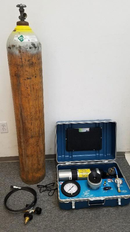 model 615 pressure chamber instrument with supply tank