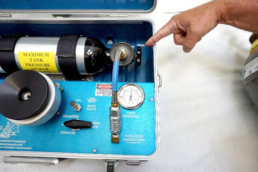 closed pressure chamber internal tank valve