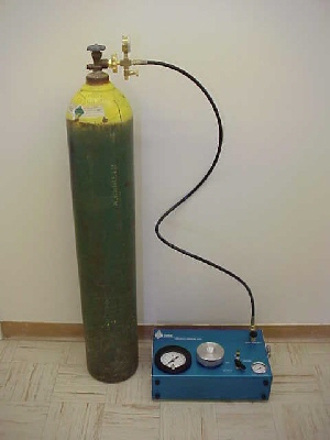 Model 610 Instrument connected to the Nurse Tank via a 6-Foot filling hose