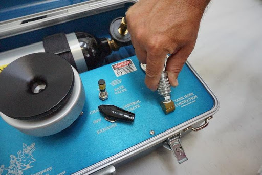 pulling back the pressure chamber's hose coupler