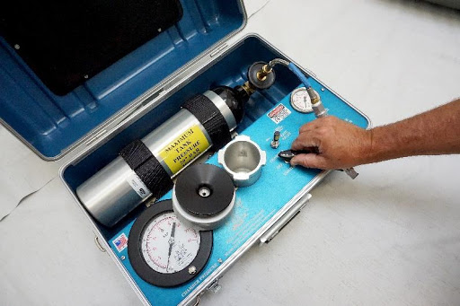 Turning the Pressure Chamber Control Valve